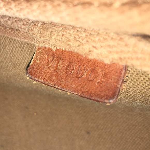 GUC Authentic Louis Vuitton Monogram Pochette - Picture 11 of 13